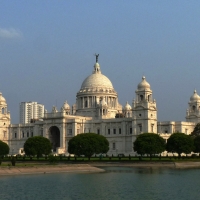 victoria memorial 1 logo